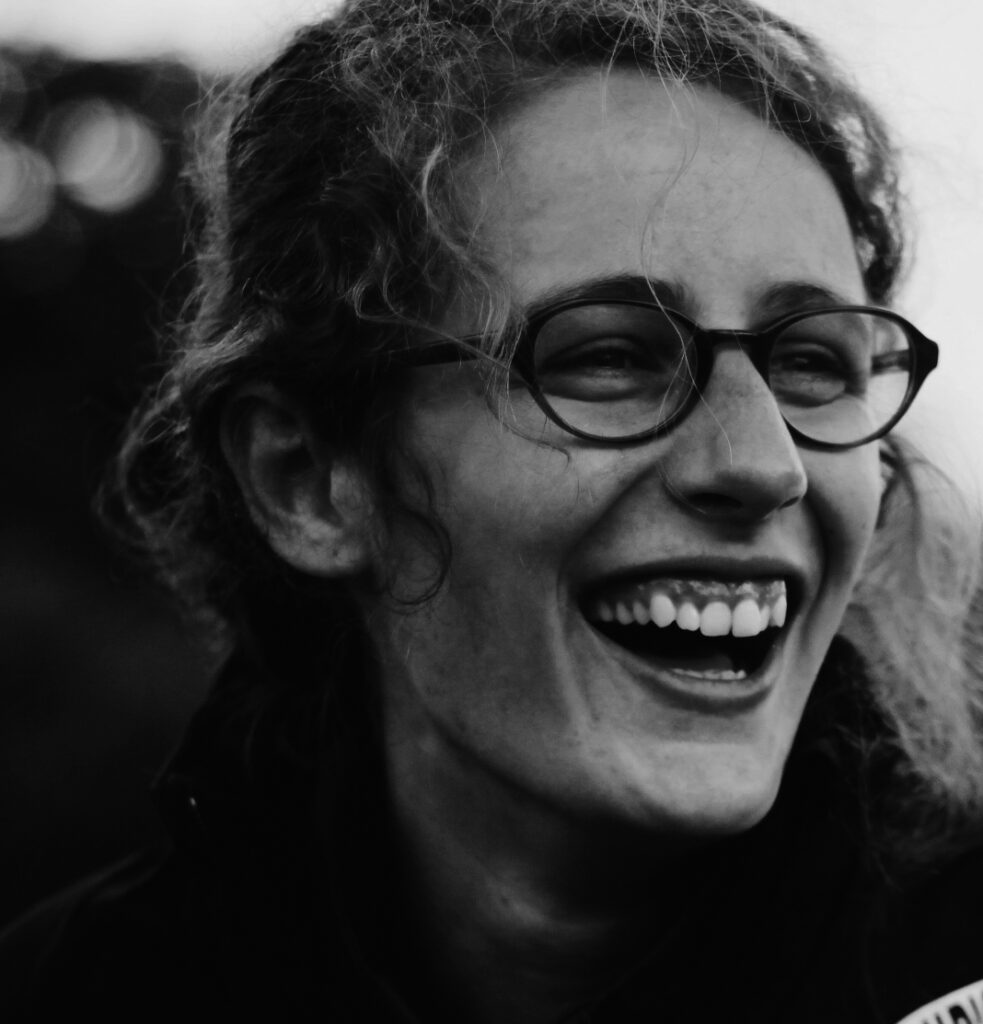 Claire Muth Upermuth, créatrice d'oiseaux en volume en papier, disponibles dans la boutique L'Écrin à Strasbourg