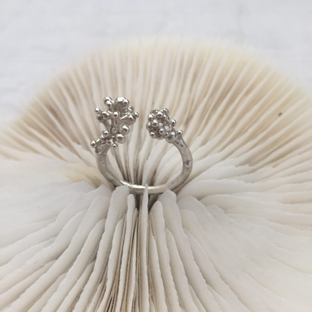 Bague de Flora Robinson disponible dans la boutique de créateurs Le Générateur à Strasbourg