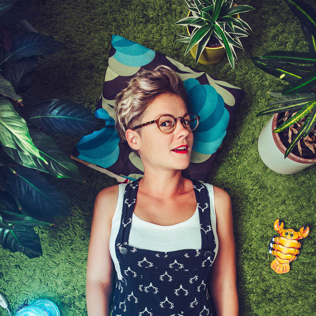 Léontine Soulier, illustratrice proposant ses illustrations dans la boutique Le Générateur à Strasbourg