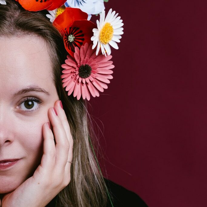 Oriane ABT fabrique des fleurs en papier