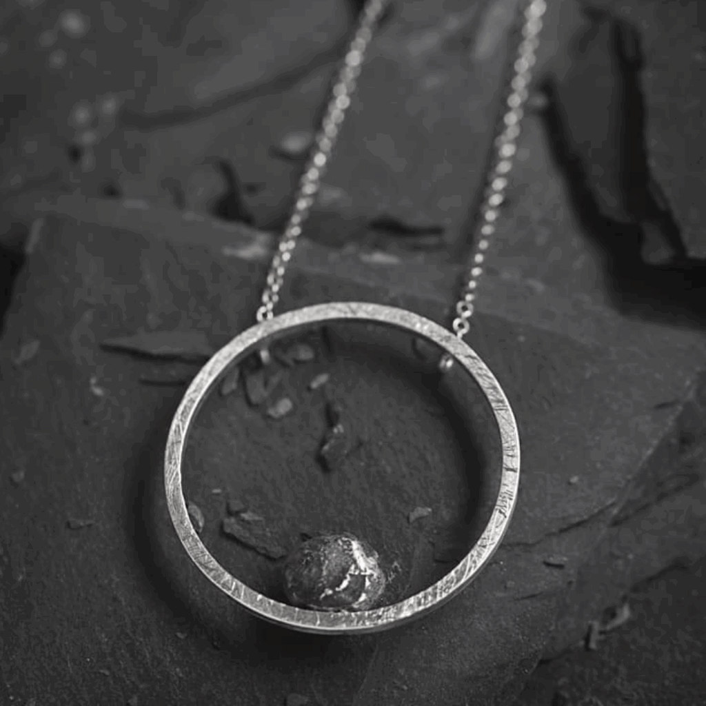 Bijoux en argent de Sundara Dufour disponible dans le concept store Le Générateur à Strasbourg