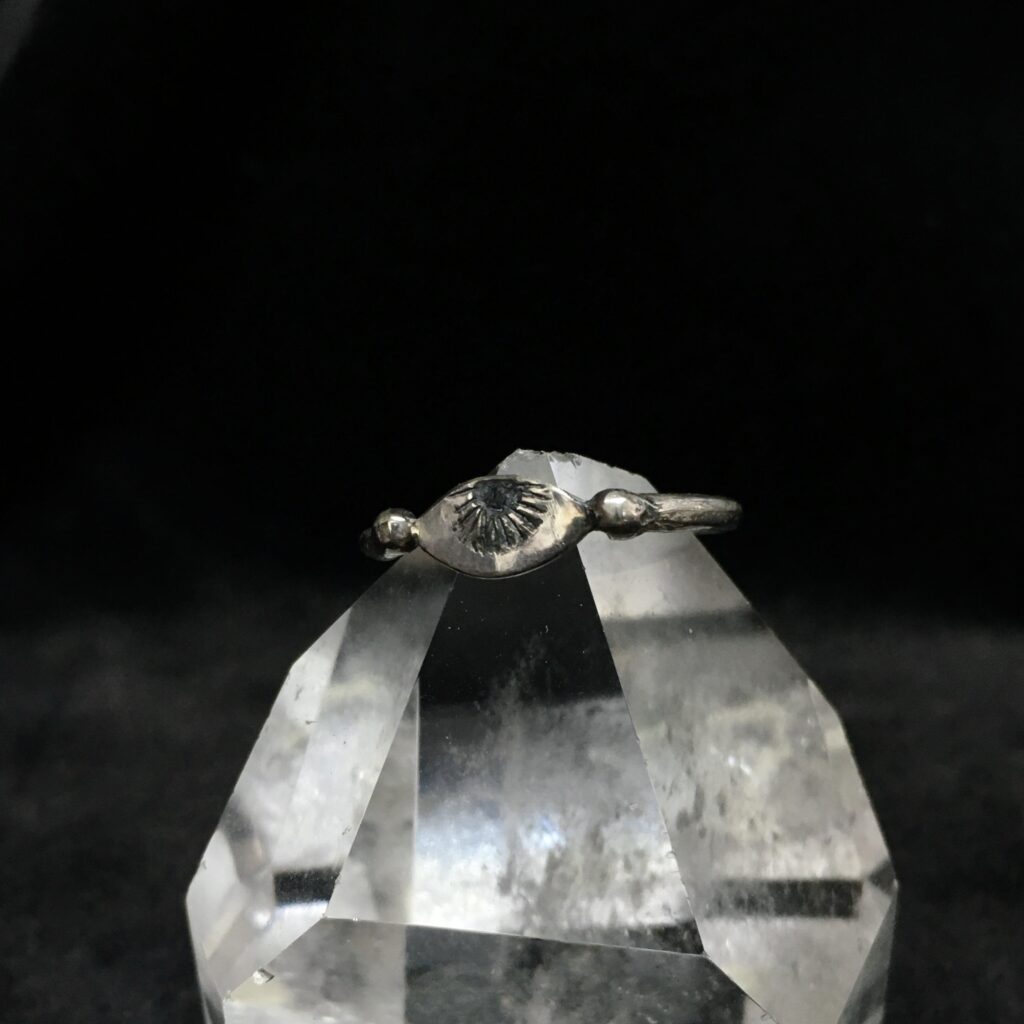Bague en argent mystère de Charlotte Olivia Picard