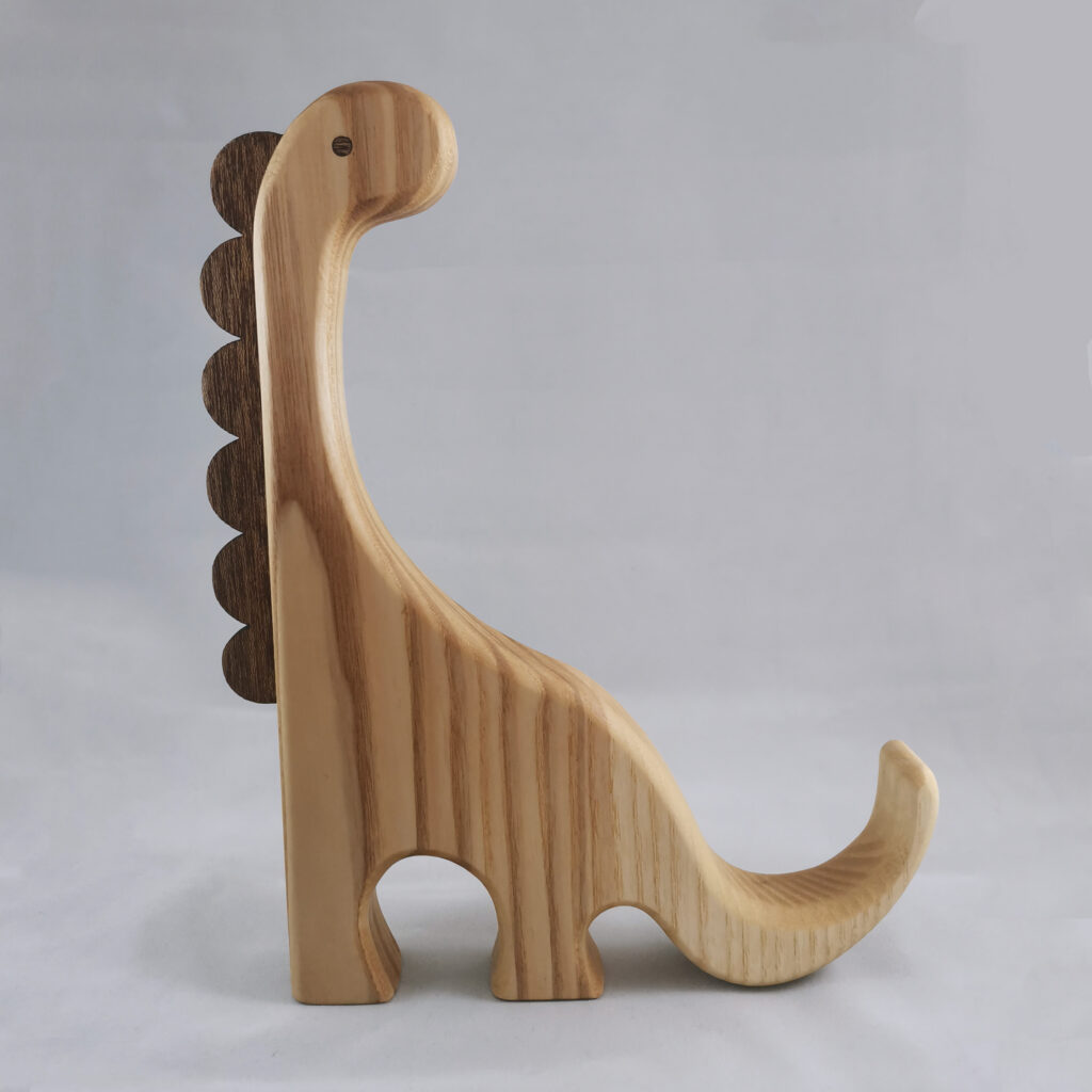 Dinosaure en bois par Orian La courte échelle