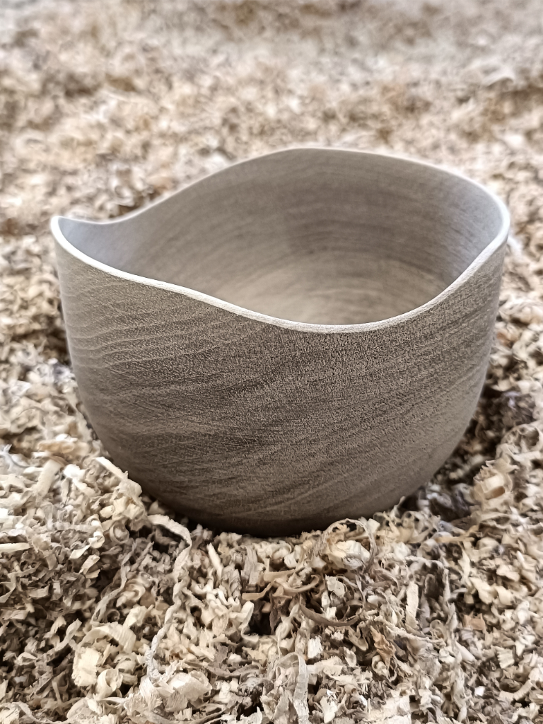 Bol en bois artisanal réalisé par Laure Prin en Alsace