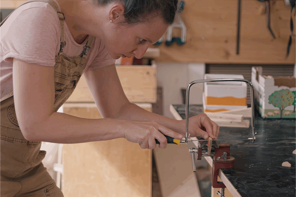 Laure Prin dans son atelier en Alsace
