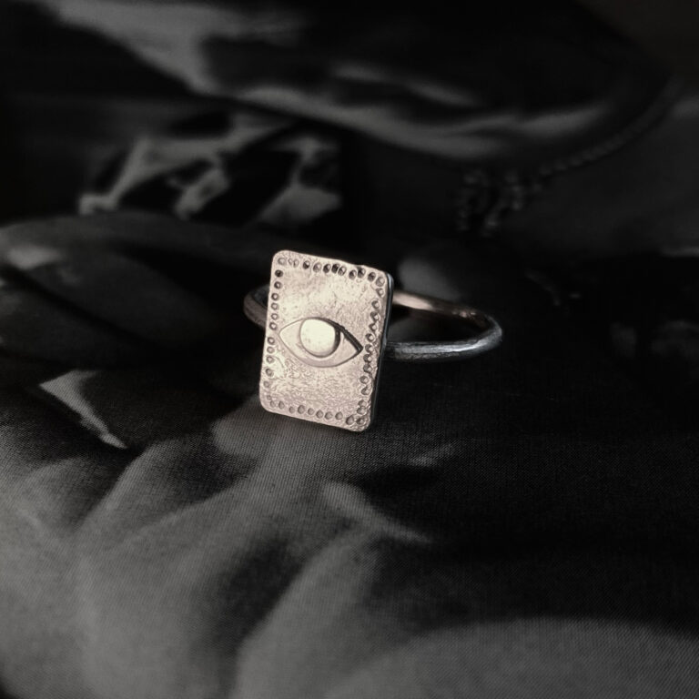 Bague en argent oeil de Charlotte Olivia Picard, à l'Écrin à Strasbourg