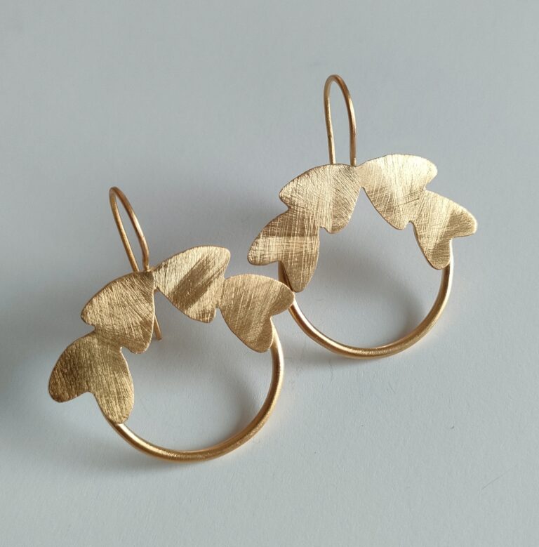 Boucles d'oreilles dorées à l'or fin par Alison Mette, disponibles au Générateur à Strasbourg