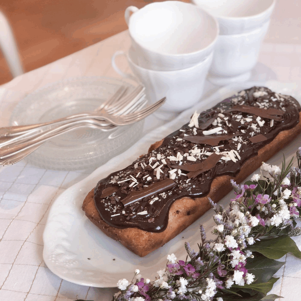 Gateau glaçage au chocolat atelier maison magique