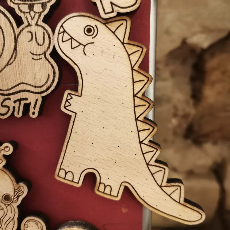 Magnet en bois forme dinosaure de La Courte Échelle