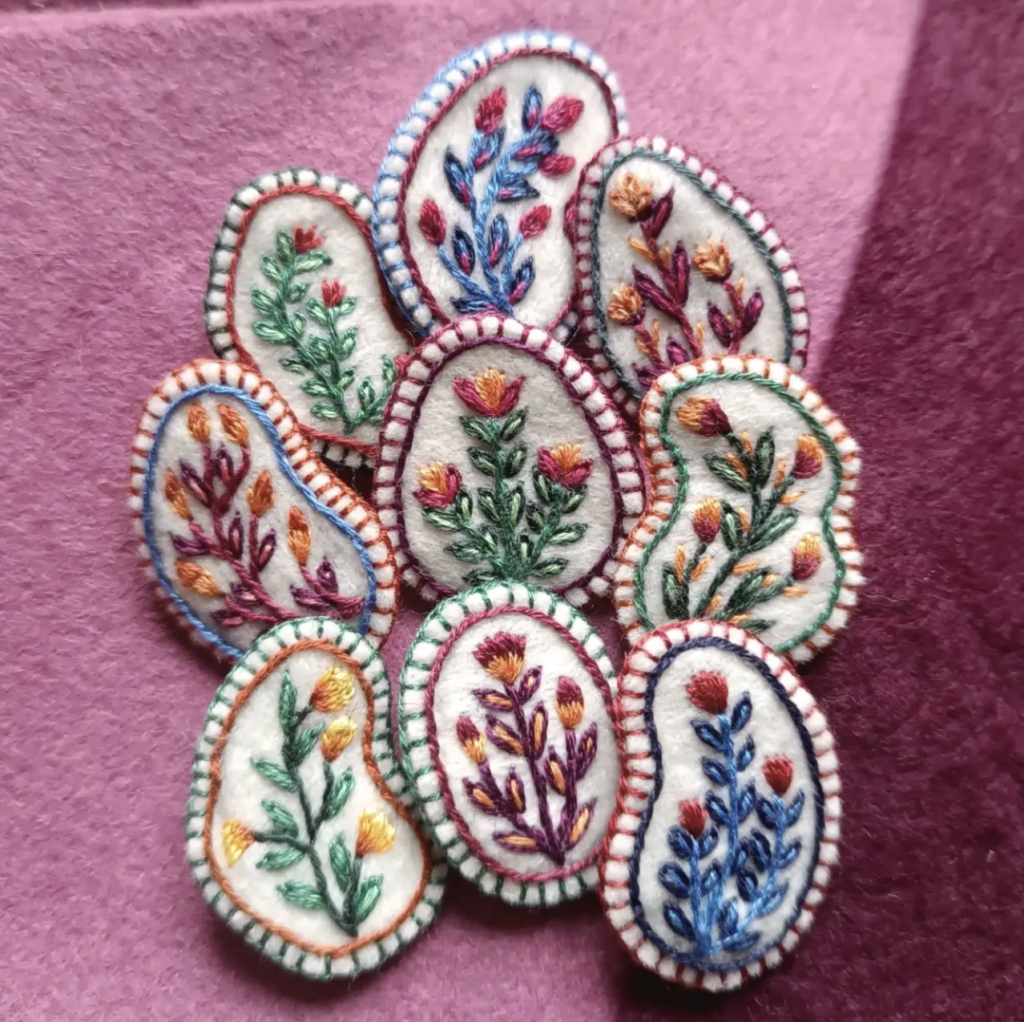 Broches-brodées-main-fleurs