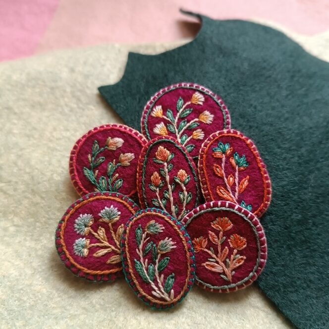 Siam broche brodée à la main