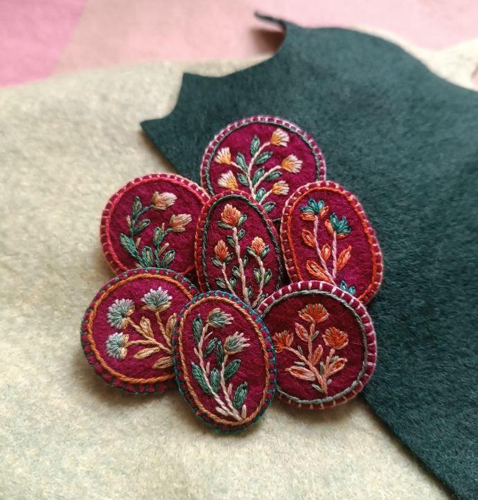 Siam broche brodée à la main