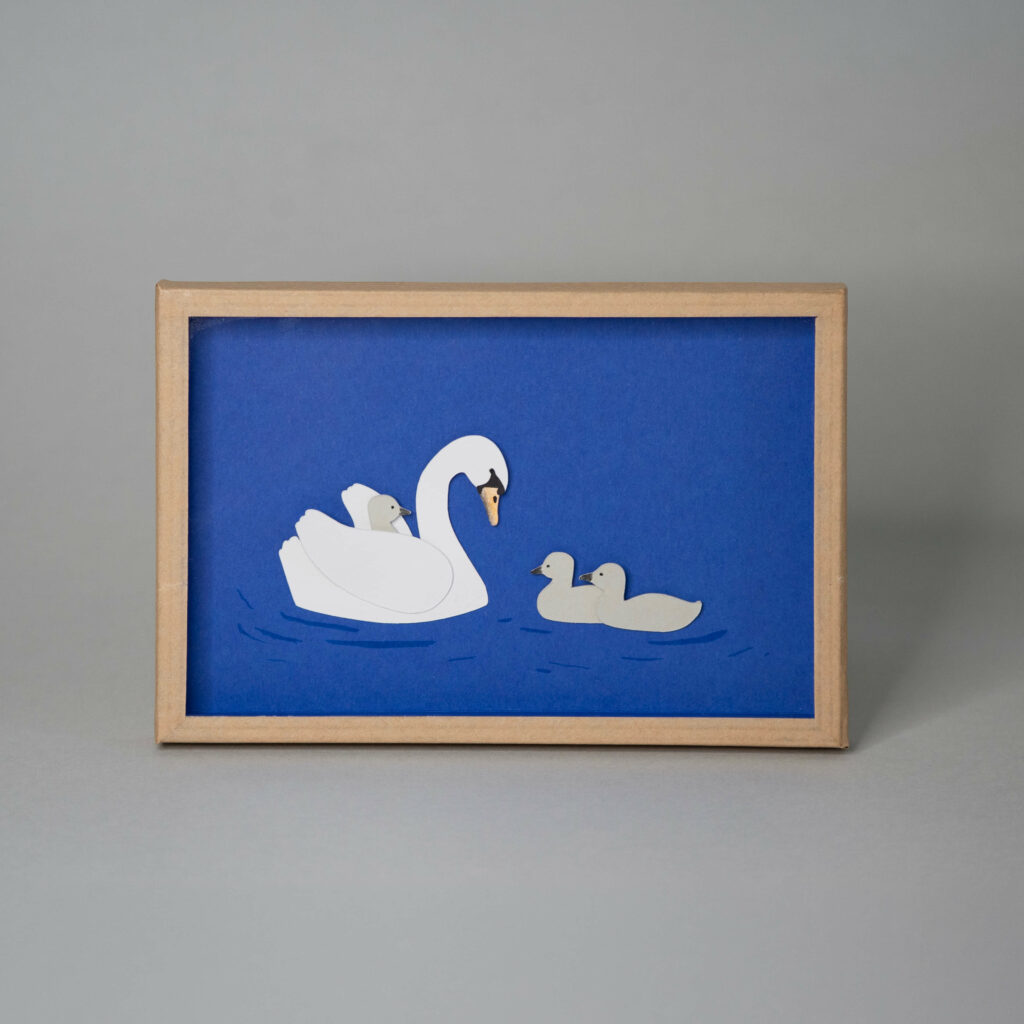 Cygne et ses petits en papier, par Claire Muth